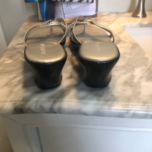 Silver scrappy wedges. EUC size 9 wide - Picture 3 of 4